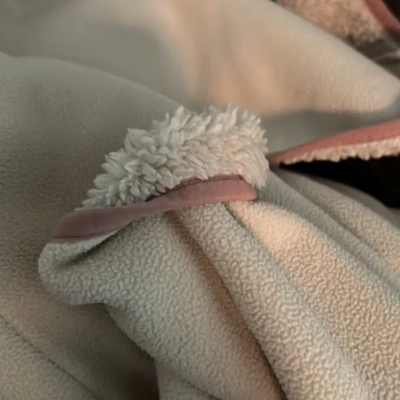 Zella Fleece and Faux Shearling 1/4-zip Pullover. Size medium - Picture 7 of 7